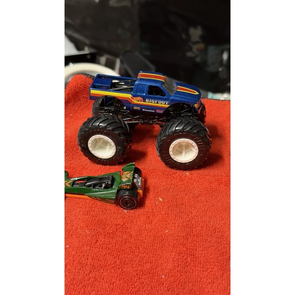 Lot of 9 Diecast Toy Cars & Trucks Mixed‎ Styles (Hot Wheels/Matchbox Style)